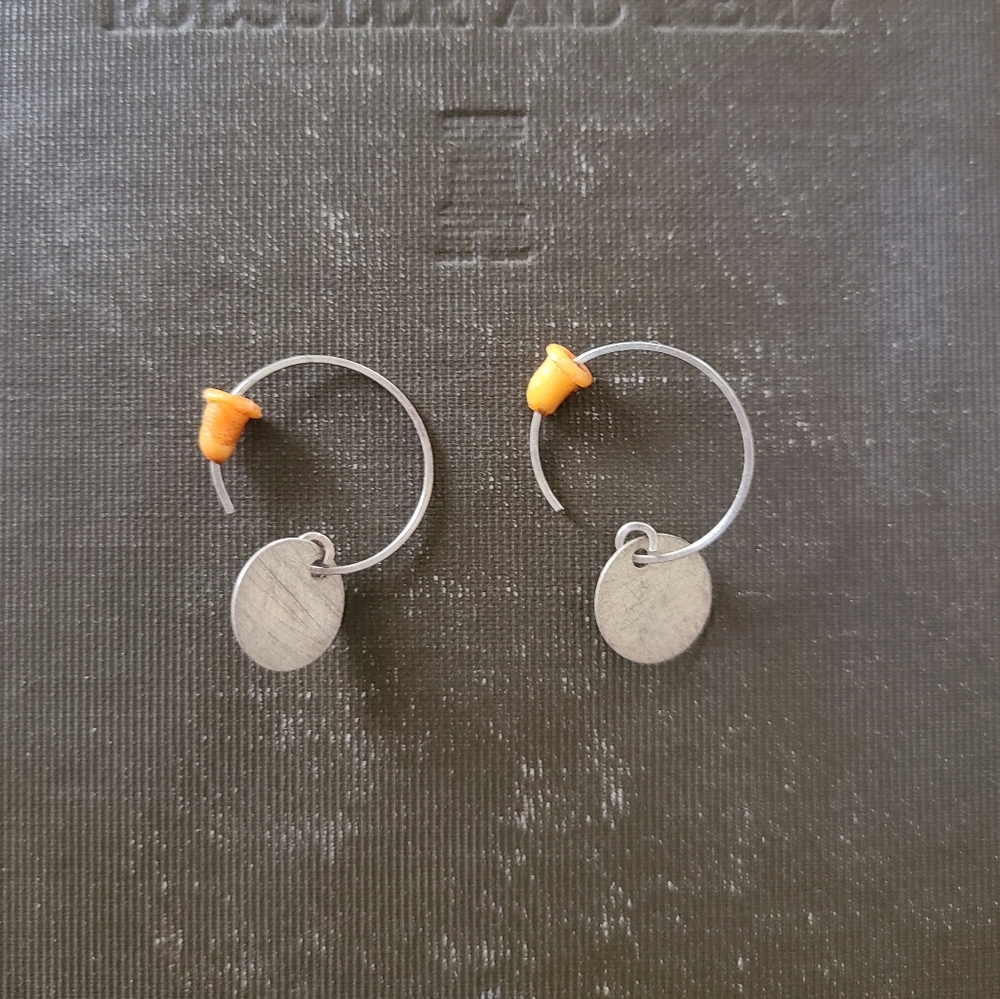 🍒 Mini disc hoop earrings